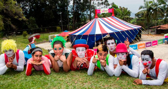 Un circo lleno de fantasía y cultura llega a los parques Comfama