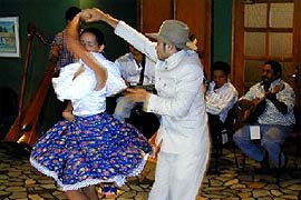 San Jerónimo recibe encuentro departamental de danzas