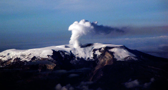 Alertas ante inminente erupción de Nevado del Ruiz