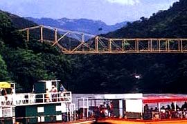 Río Magdalena, a la altura de Barranquilla, un exótico ambiente de turismo